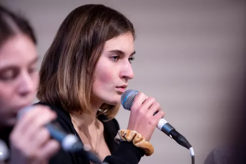 Mädchen während der Proben