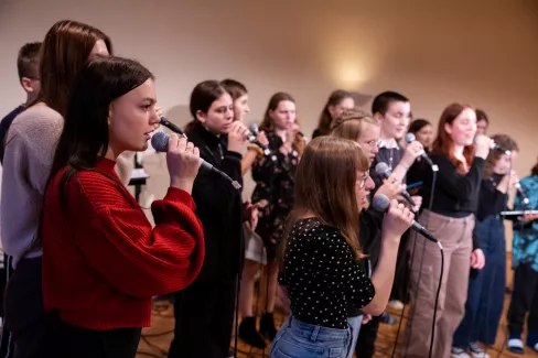 Gruppe bei Gesangsprobe
