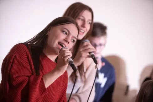 Gruppe bei Gesangsprobe